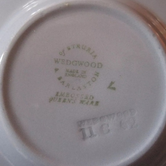 Vintage WEDGWOOD Embossed Queensware Glazed Cream on Lavender Blue Etruria - Picture 5 of 7